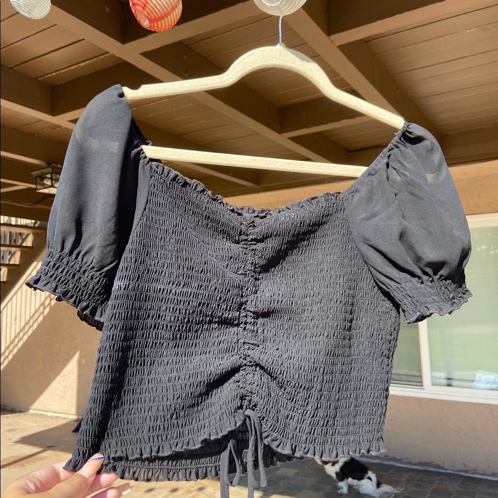 black top that ties at the bottom size large, best fits medium!